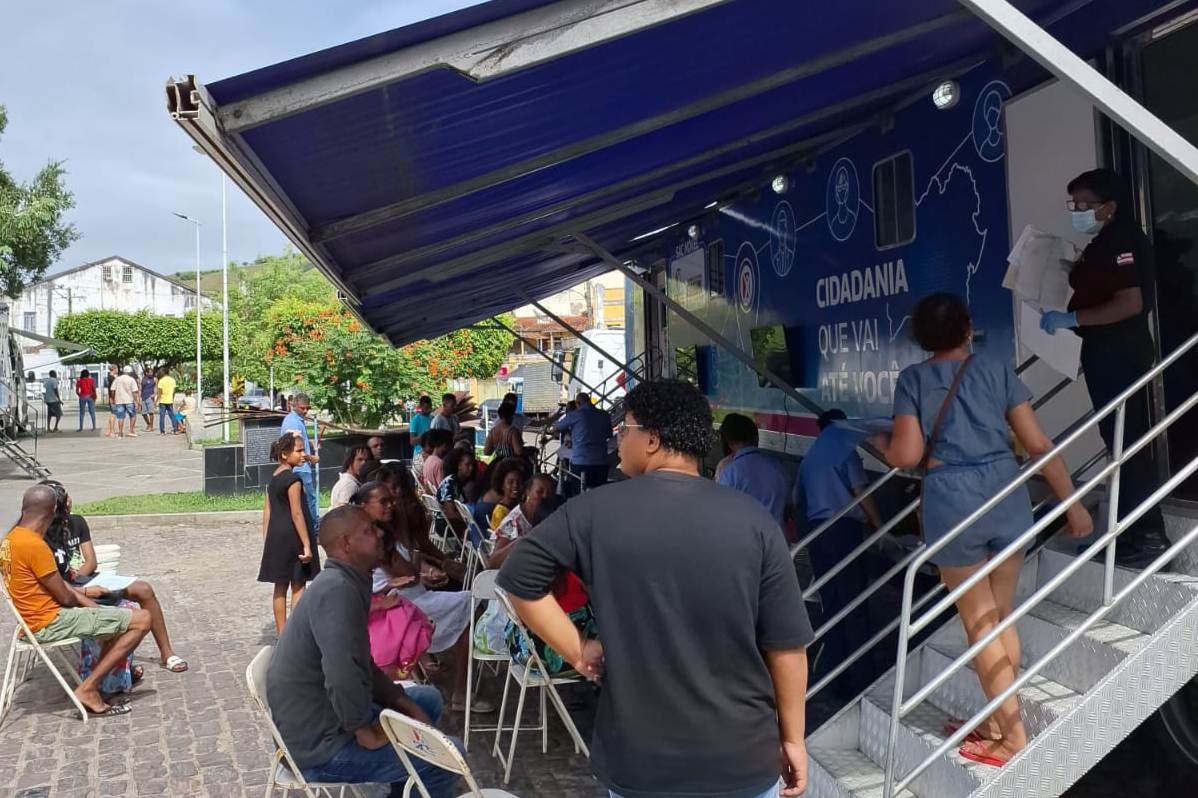 Cachoeira e Feira de Santana recebem atendimento gratuito do SAC Móvel